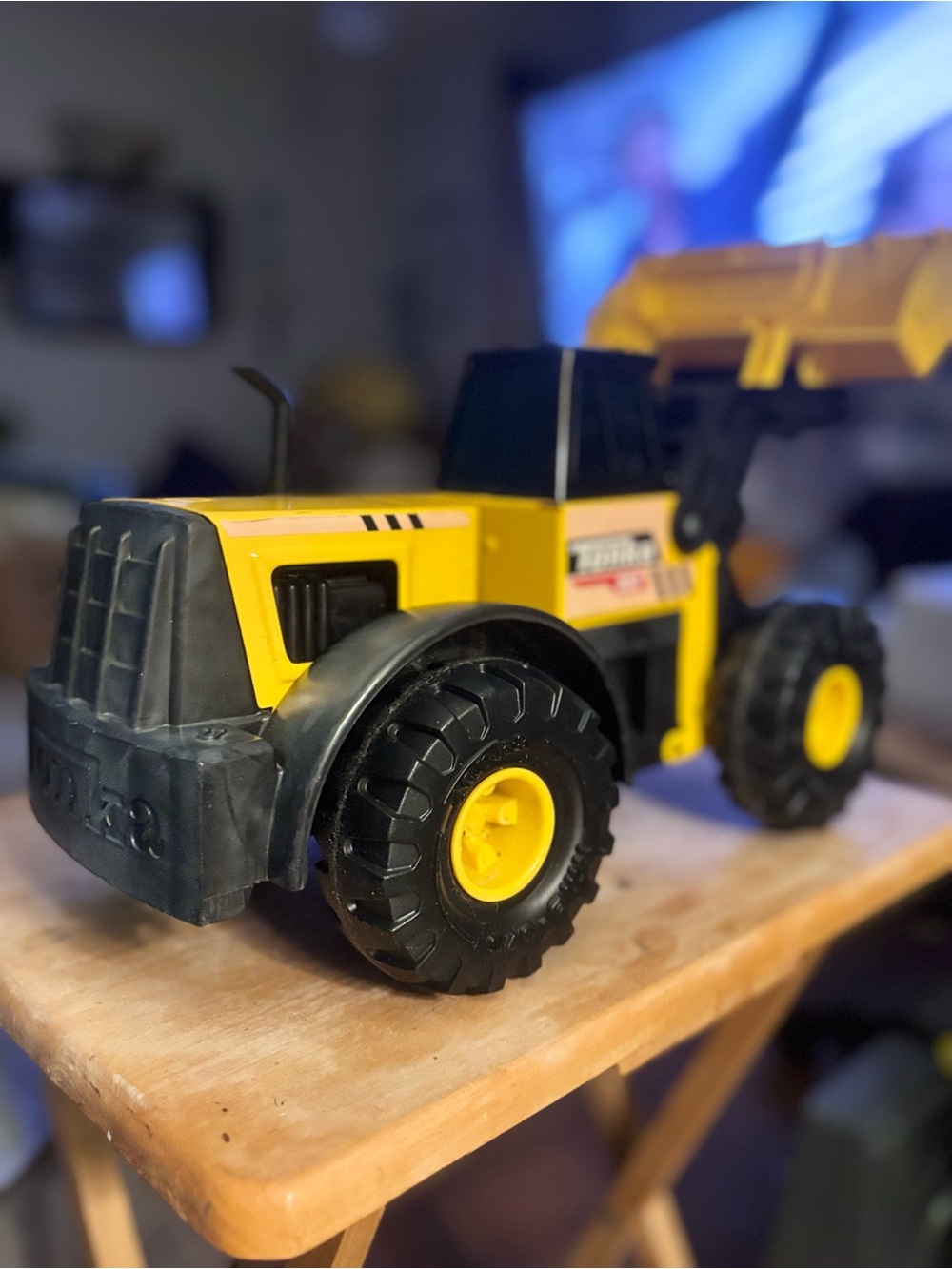 Tonka 952 Steel
Classics Front Loader with large front bucket with yellow hubs. - Picture 2 of 6